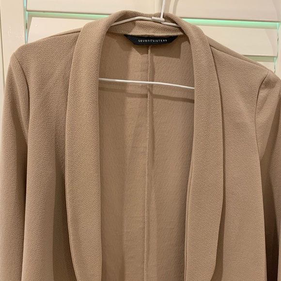 Mendocino Seven Sisters Light Beige Blazer - Picture 3 of 11